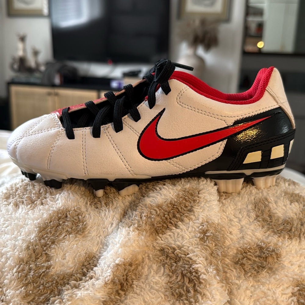 NIKE Youth TOTAL 90 SHOOT III FG SOCCER SHOES CLEATS 385409-160 2011‎ Size 2.5